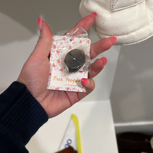 Free people Jacket. NWT. Ivory jacket. Removable fur collar. Linen like texture - Picture 4 of 7